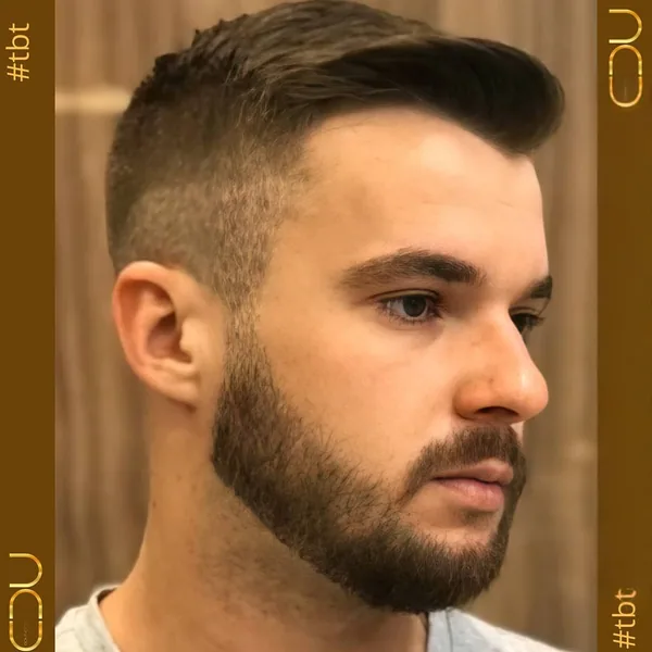 Corte masculino com degradê e topo texturizado